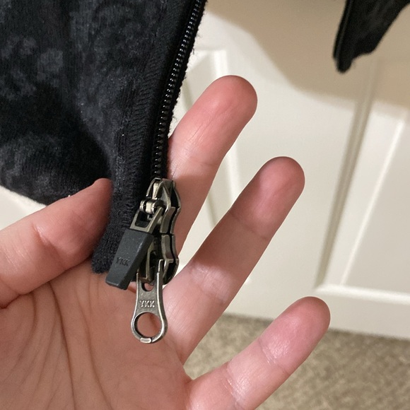 NWOT black and grey damask print zip up long sleeve sweater - Picture 3 of 7